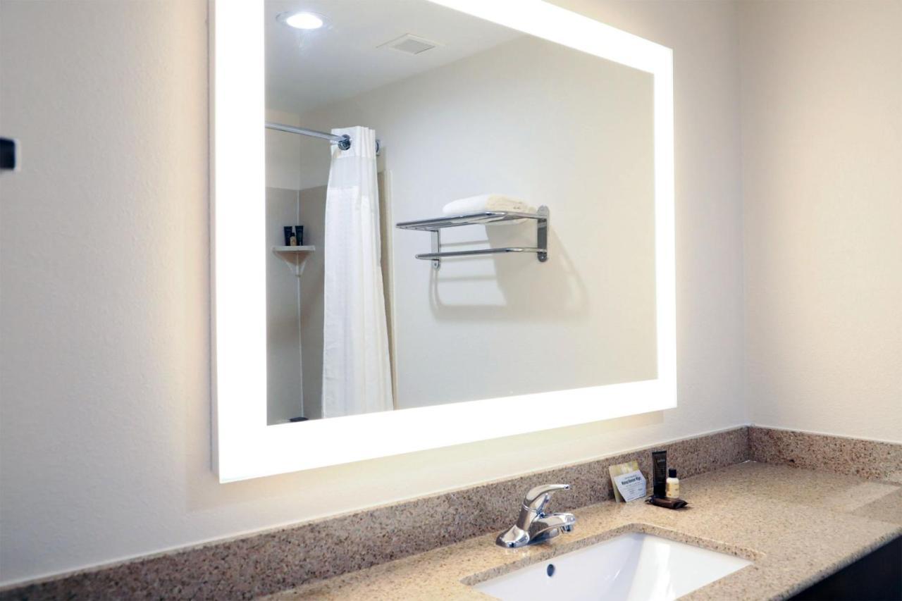 Wingate By Wyndham Jackson Ridgeland Hotel ภายนอก รูปภาพ